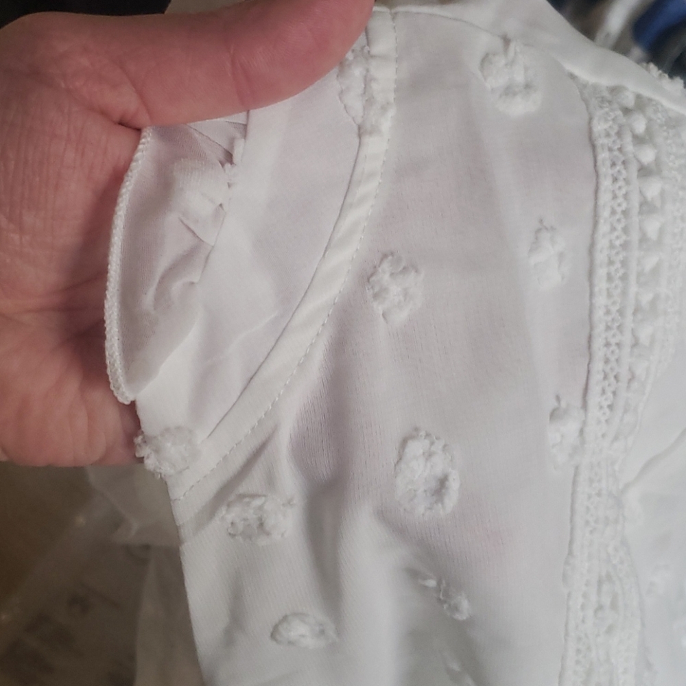 🔥🎉HP🎉 New Swiss dot flowy top. - Picture 12 of 13